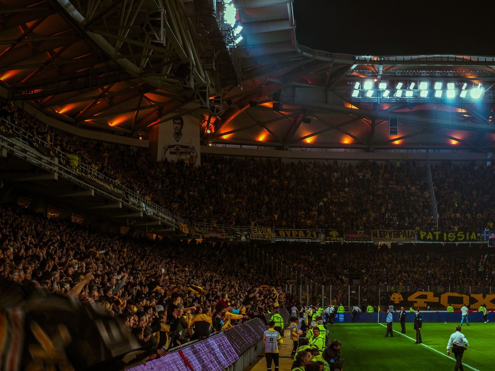Fenerbahçe, Lyon’u Deplasmanda 2-1 Yenerek 18 Yıl Sonra Şampiyonlar Ligi’nde (temsili görsel)