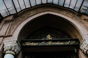 TBB Başkanı Çakar: Fon Krizi Bankacılık Sektörünü Olumsuz Etkilemez, KOBİ Kredi Sınırı Yüzde 5'e Yükseltildi (temsili görsel)