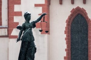 Fon Soruşturmasında 4 Şüpheliden 2'si Tutuklama Talebiyle Hakimliğe Sevk Edildi (temsili görsel)