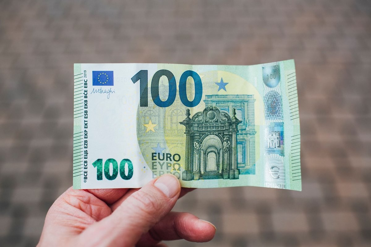 Euro, Ukrayna Gerilimi ve Fransa’daki Protestolarla Yüzde 0,5’e Kadar Geriledi (temsili görsel)