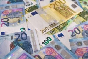 Macaristan Başbakanı Magyar, Euro Bölgesi'ne En Kısa Sürede Katılımı Destekliyor (temsili görsel)
