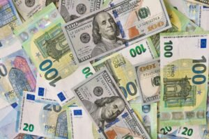 Euro/Dolar 1,11'e Geriledi, Euronun Yıl Genelindeki Kaybı Yaklaşık Yüzde 5 Oldu (temsili görsel)