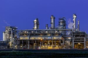 Çin'in Yakıt İhracatını Durdurması ve Orta Doğu Gerilimi Petrolü Yukarı Taşıdı (temsili görsel)