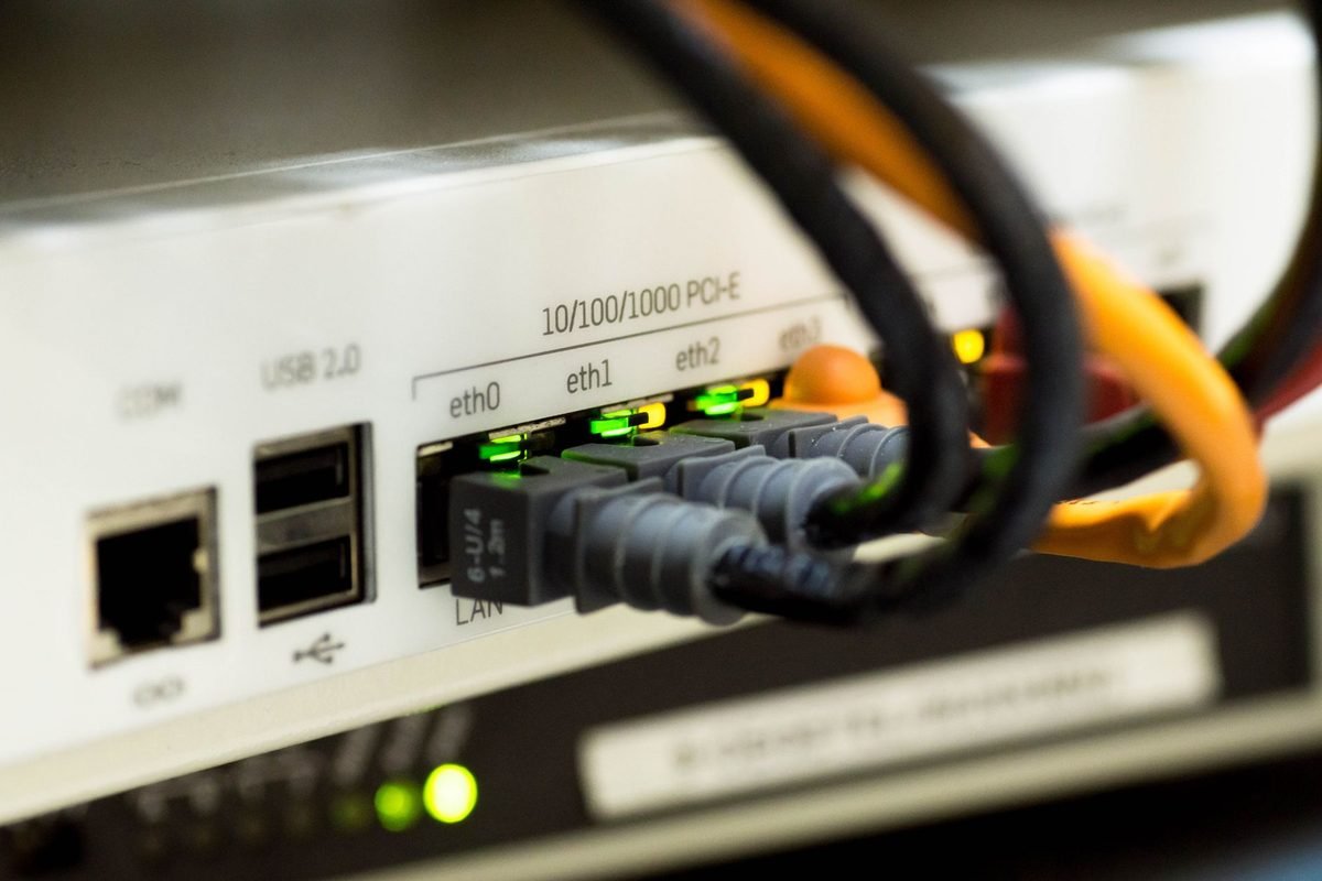 İran, Hürmüz'deki İnternet Kablolarını Yok Etme Tehdidinde Bulundu (temsili görsel)